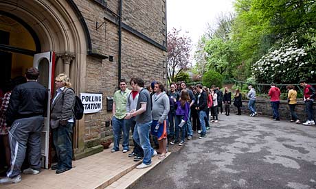 Voters-queue-outside-a-po-006.jpg