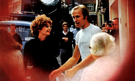  Genevieve Waite and Mike Sarne on the set of Joanna