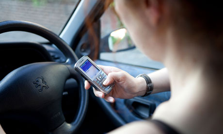woman driving and texting
