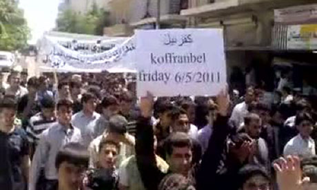 Syrians demonstrating in Kofr Bel