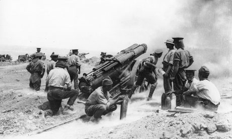A 60-pounder heavy field gun in action on a cliff top at Helles Bay, Gallipoli, Turkey