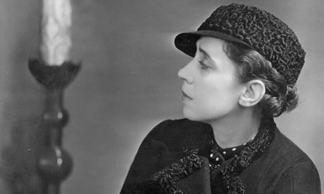 Italian fashion designer Elsa Schiaparelli (1890-1973).