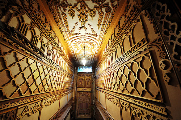 Gallery Khadambi Asalche's home: Khadambi Asalche's home: hallway