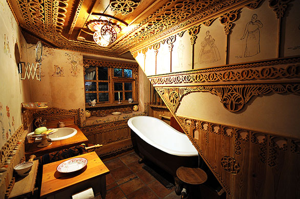 Gallery Khadambi Asalche's home: Khadambi Asalche's home: bathroom