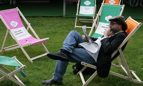 A reader at the Guardian Hay Festival 2007 in a Penguin deckchair