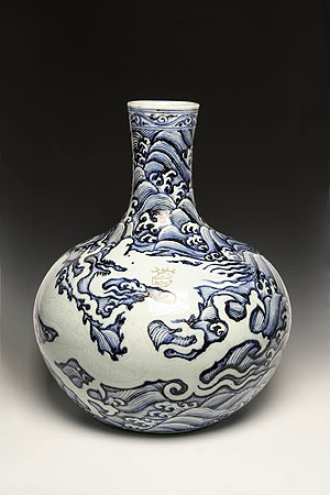 Shah Abbas: Porcelain flask