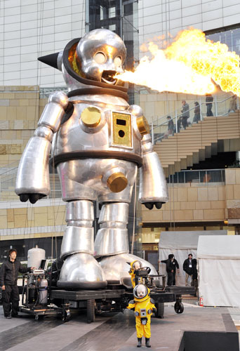 Week in art: Giant Torayan robot in Tokyo