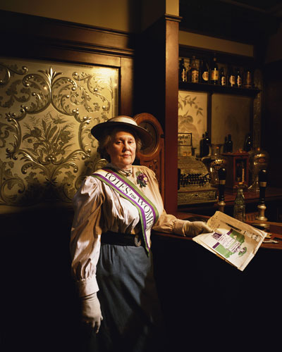 Tom Hunter: Suffragette in pub, Tom Hunter, Museum of London