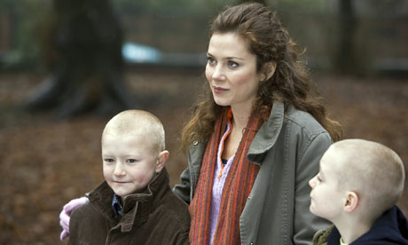 Anna Friel as Dee in drama series The Street
