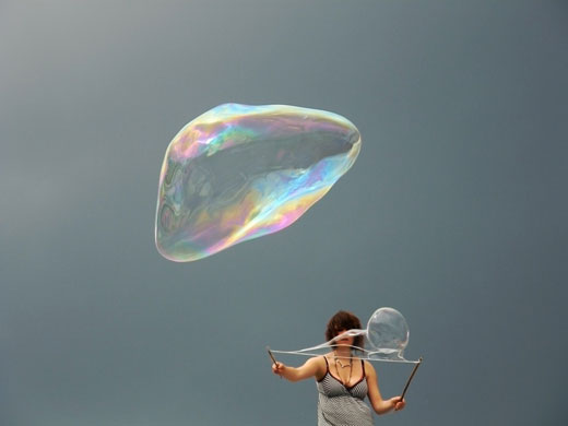 Plinthwatch on Flickr: Blowing bubbles on the fourth plinth