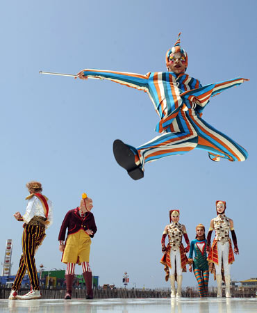 Cirque-du-Soleil-perform--001.jpg