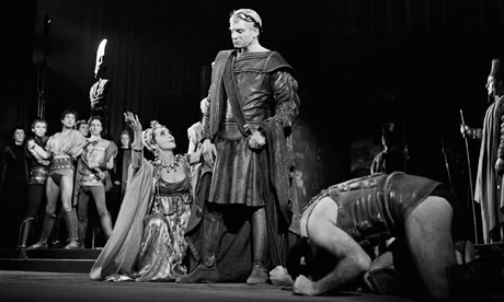 Laurence Olivier and Vivien Leigh in Titus Andronicus