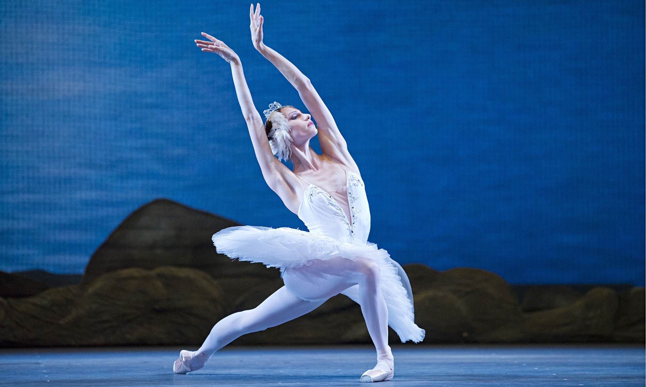 Mariinsky Ballet Swan Lake review lyric sweep and poetic nuance