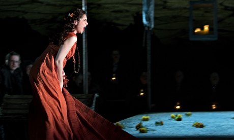 Stephanie Corley as Inés de Castro