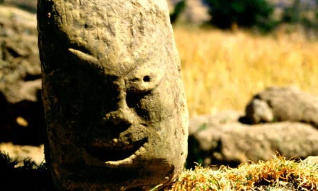 Antrophomorphic stones in the Andes