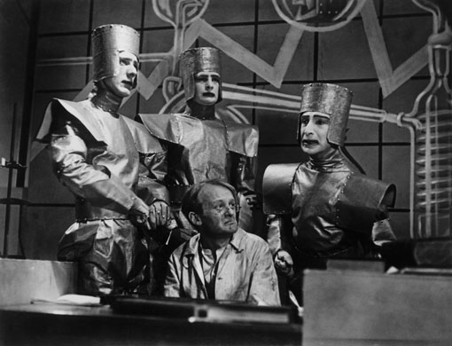 Robots: Scene from a 1938 English production of <R.U.R.>
