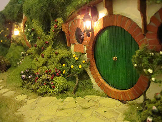 Hobbit hole: Hobbit hole outside