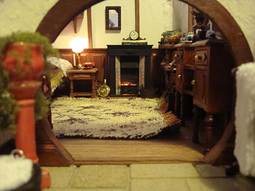 Hobbit hole: Hobbit hole living room