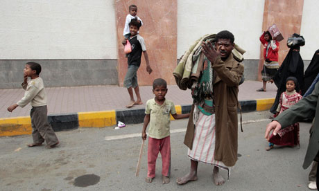 Yemeni families flee Sanaa