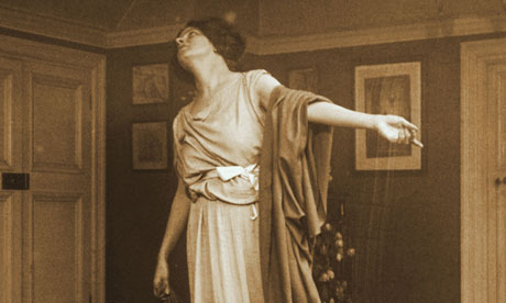 A actor strikes a theatrical pose, circa 1900.
