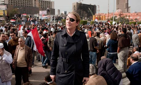 Marie Colvin in Tahrir Square, Cairo, during the 2011 Egyptian uprising.