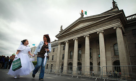 Queen visits Ireland