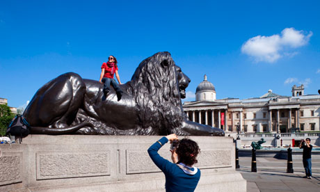 Trafalgar-Square-lion-007.jpg