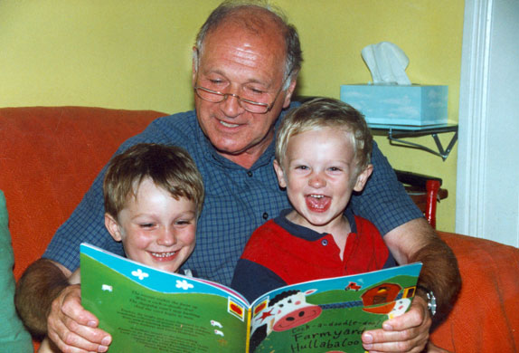 Gallery How to play : A Grandfather reads to his two grandchildren