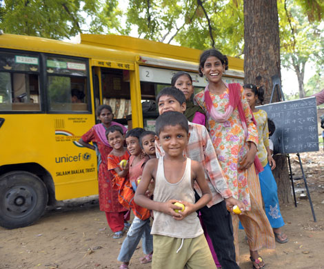 Delhi bus school: Delhi bus school - students