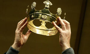 Derek Jacobi holds the royal diadem, in The Hollow Crown at the Royal Shakespeare theatre, Stratford