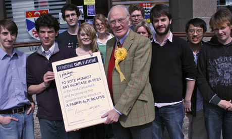 Menzies Campbell signs NUS tuition fees pledge