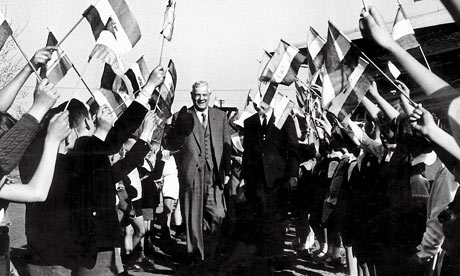 White children honour Henrik Verwoerd