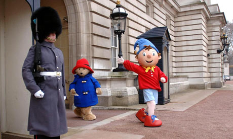 Noddy and Paddington Bear outside Buckingham Palace