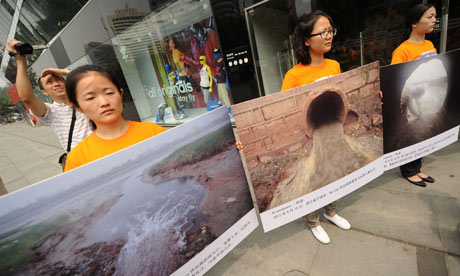 nike  greenpeace  protest