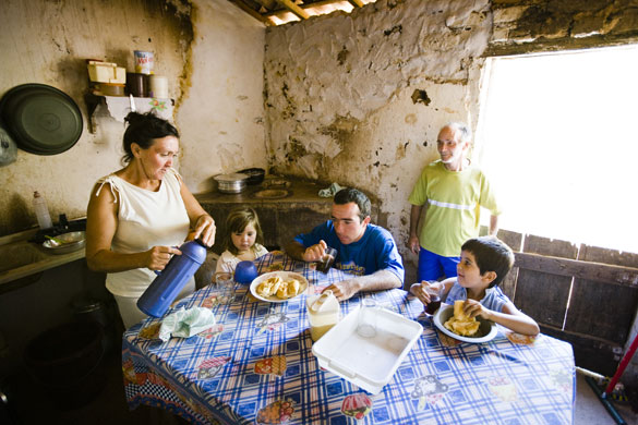 Gallery Brazil: Breakfast with the da Silva's is a simple serving of bread and coffee