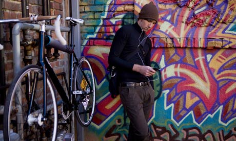 Bike blog: cyclist listening to iPod and MP3