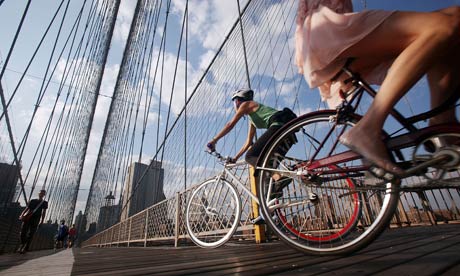 Bike blog : NYC bike culture : Cyclists ride across the Brooklyn Bridge New York City 