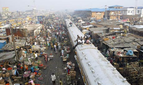 MDG: African cities population : Train going through Lagos 