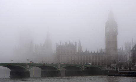Air pollution : The Houses of Parliament are shrouded in early morning mist