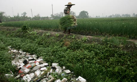 Excesso de agroquímicos, fertilizantes e pesticidas, é o maior fator responsável pela poluição da água na China. Foto: Alex Hofford/EPA/The Guardian