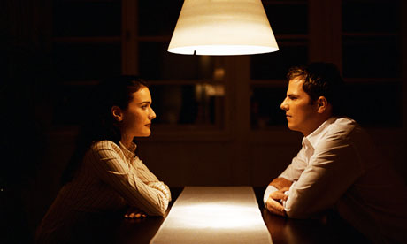 eco arguments : Man and woman face to face at table