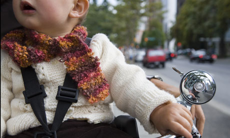 Bike blog : Close-up of a baby boy holding a cycle's handle