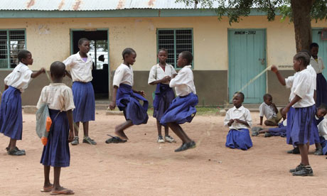 Population in Africa: Tanzania : school girls banned after pregnancy