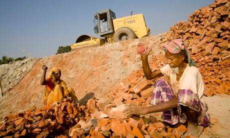 MDG : Elderly people living without pension scheme , Uganda