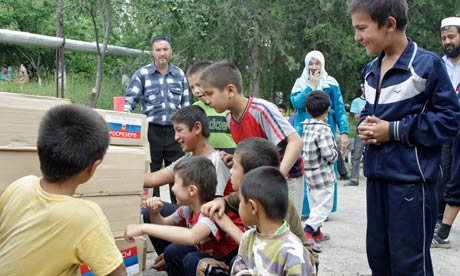 MDG : Russia Aid : Uzbek people receive humanitarian aid from Russia in Osh, Kyrgyzstan