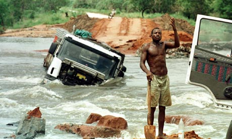 MDG : Roads hand climate change in Africa , floods in Mozambique