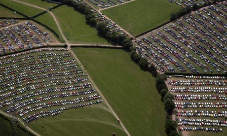 Leo Blog : Some of the thousands cars fill the car parking fields at the Glastonbury Festival 