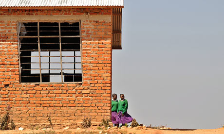 MDG : Education in Tanzania : Girls taking a break at Mtitu Secondary School 