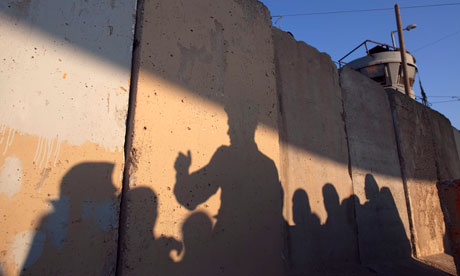 MDG : Palestine : Qalandiya checkpoint outside the West Bank city of Ramallah