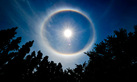 Geoengineering : a rainbow wrapped around the sun